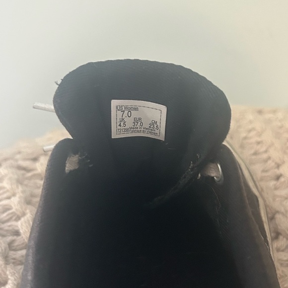 Authentic black/white off the wall vans - Picture 3 of 7
